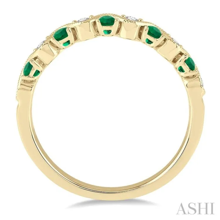 1/6 Ctw Round Cut Diamond and 1.80mm Emerald Precious Waves Wedding Band in 14K Yellow Gold