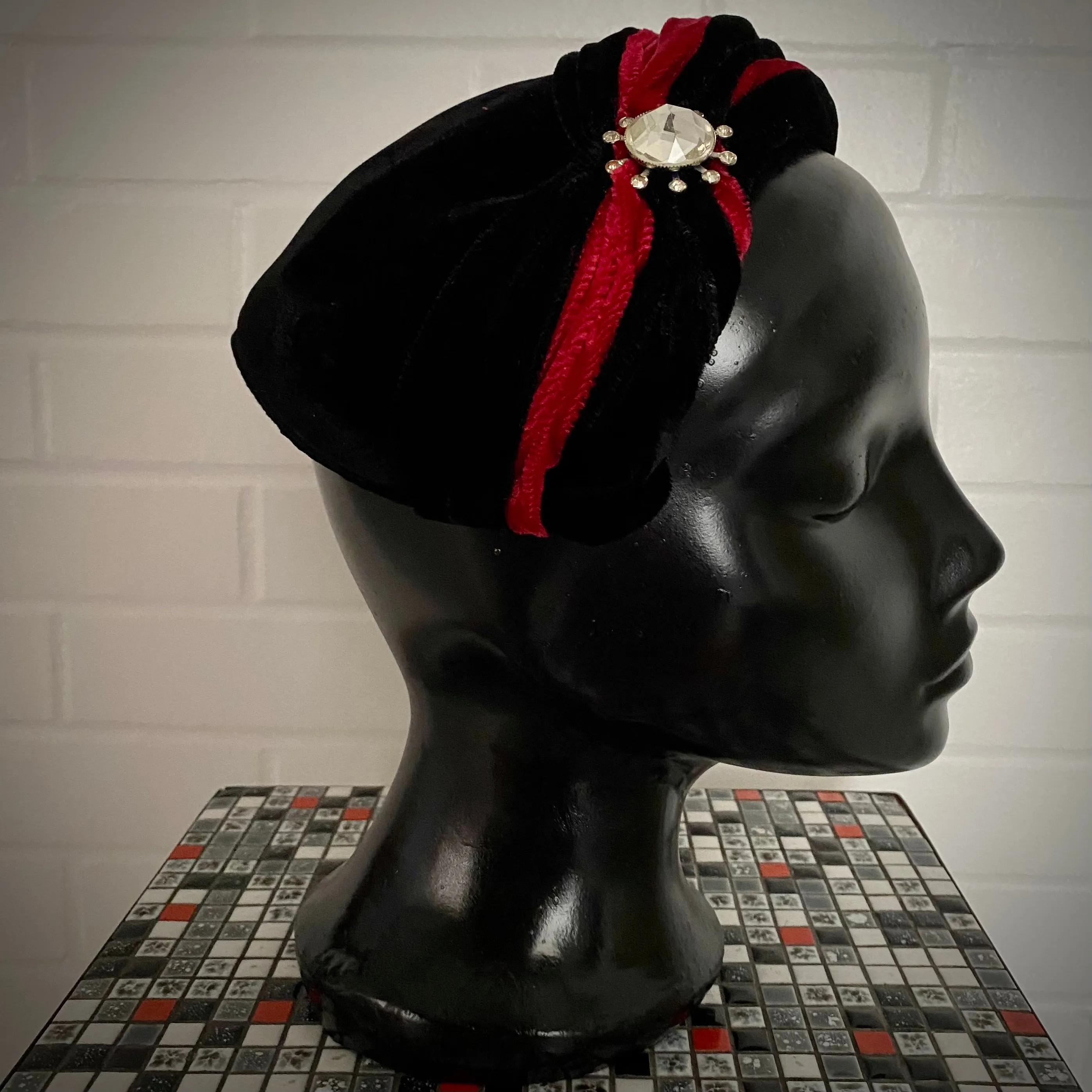 1950s Black & Red Velvet Calot Hat