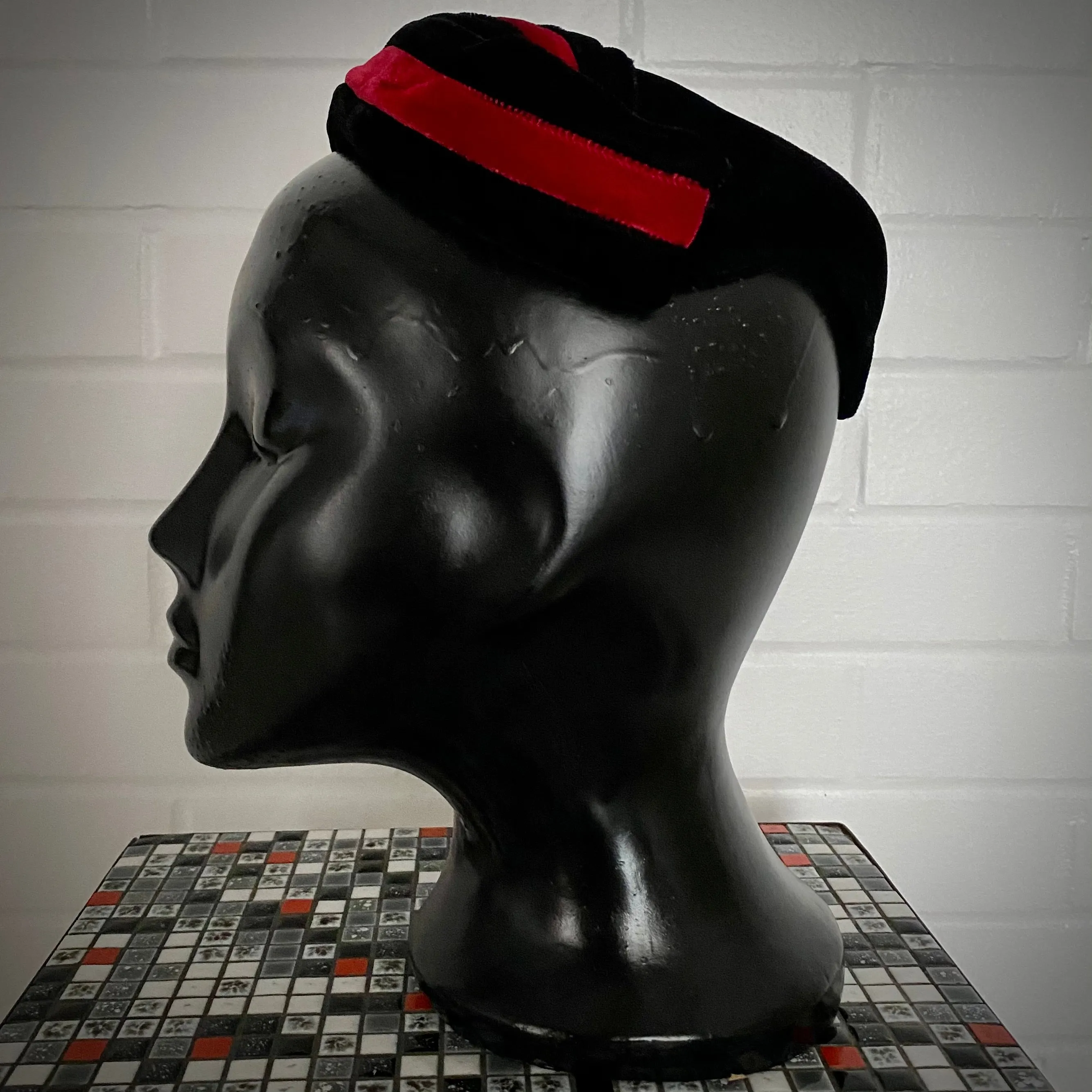 1950s Black & Red Velvet Calot Hat