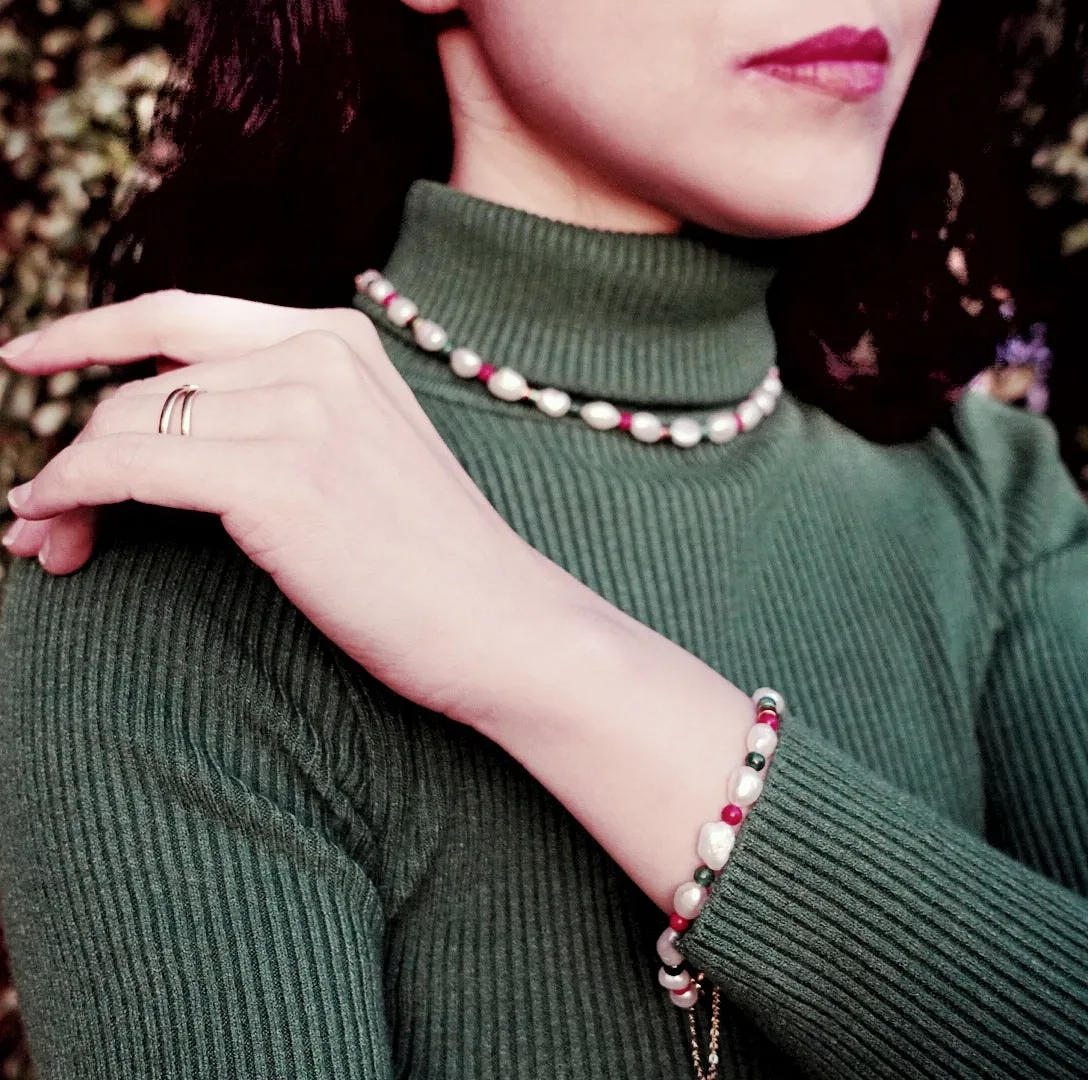 Beaded Baroque Pearl Bracelet (Red and Green)