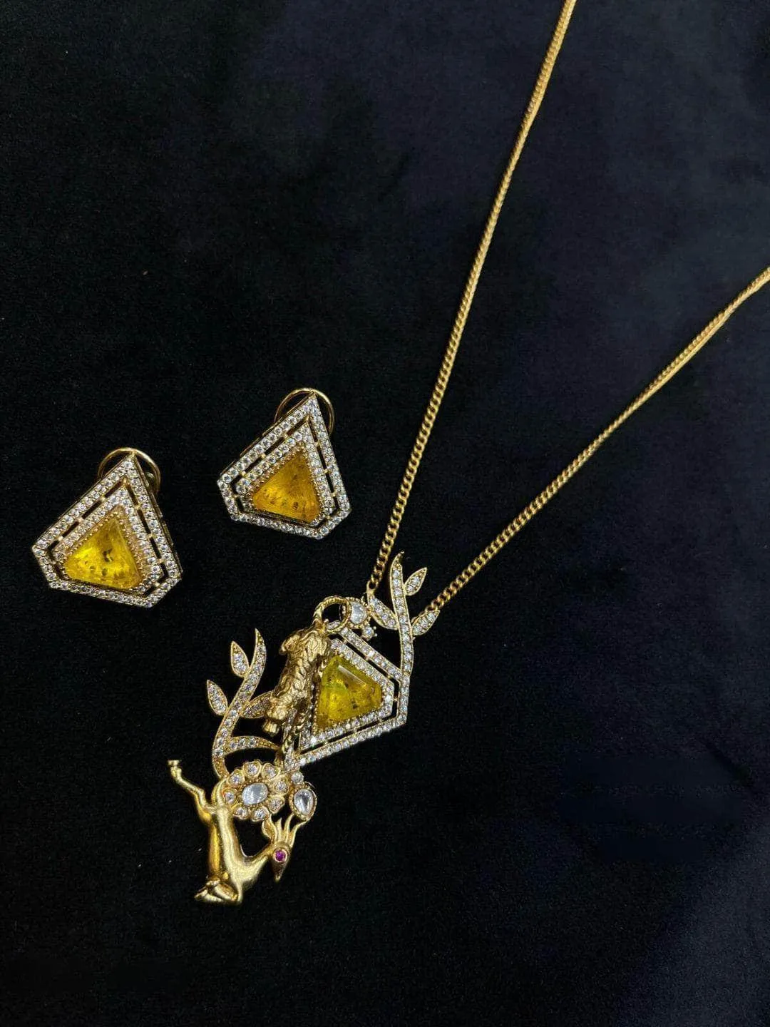 Graceful Triangle Shaped Polki Necklace