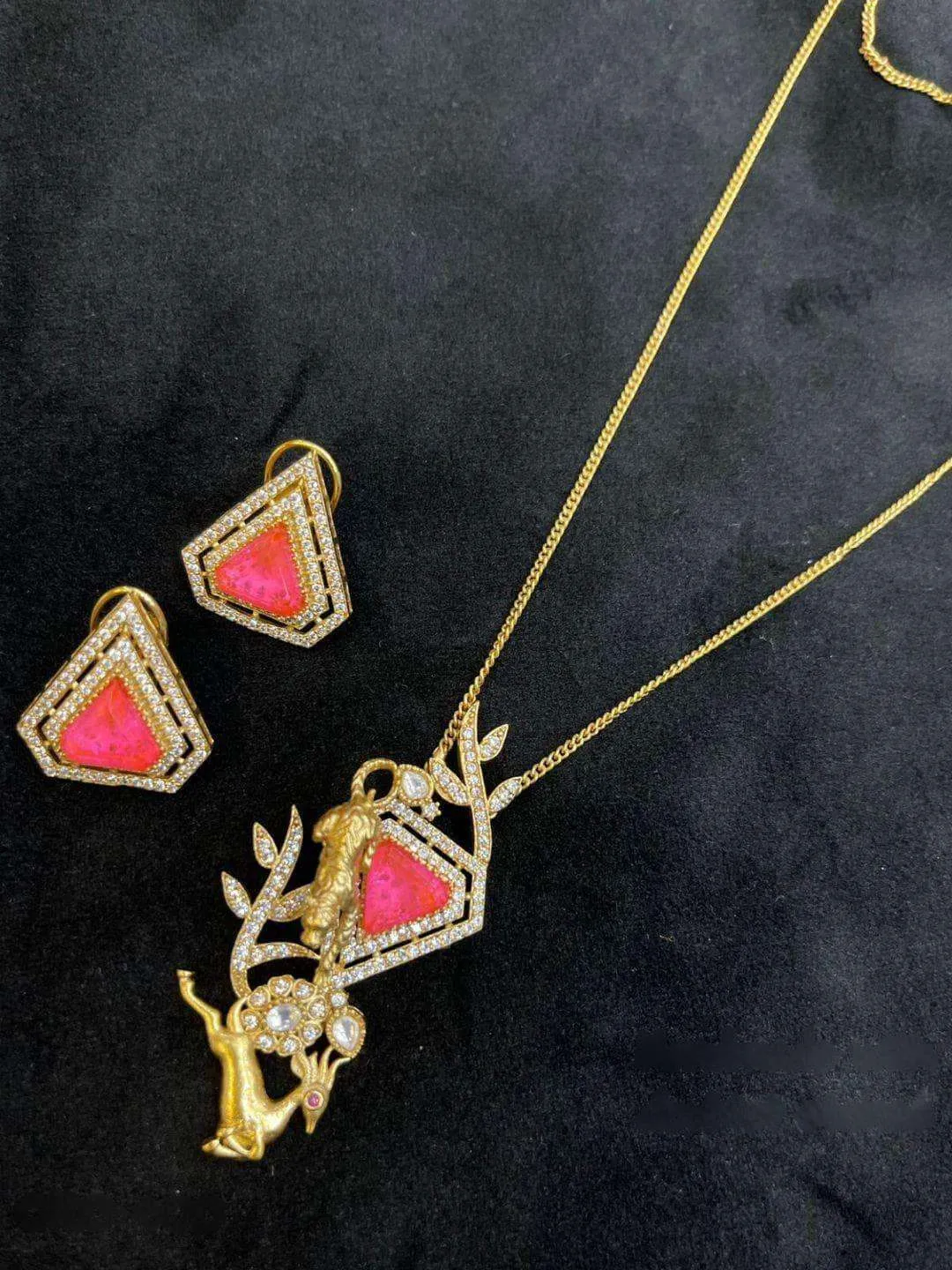 Graceful Triangle Shaped Polki Necklace