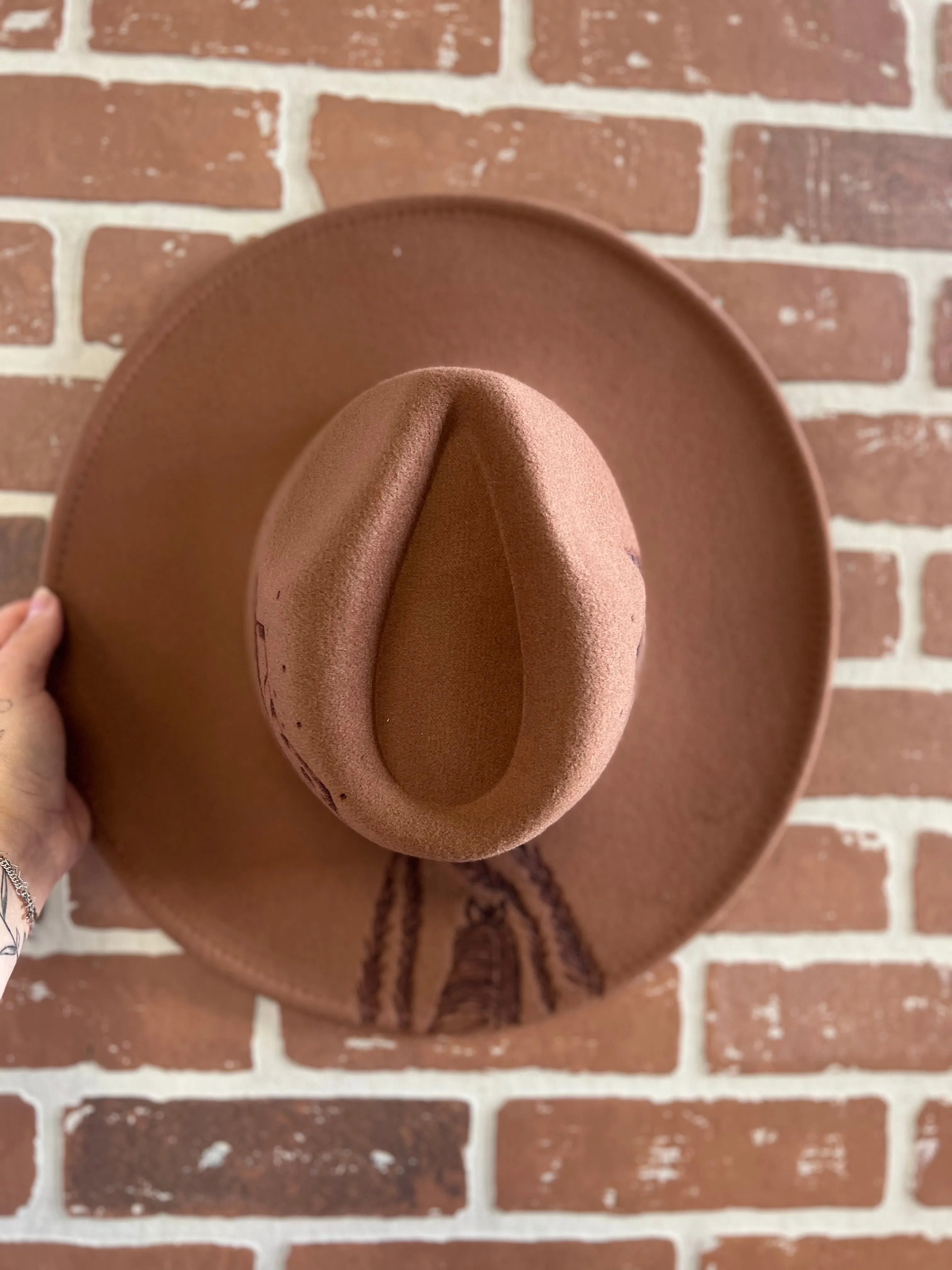 Horse   Mountains Burnt Hat (Medium Brown)