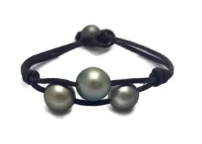 Jhaña Pearl Trinity Bracelet