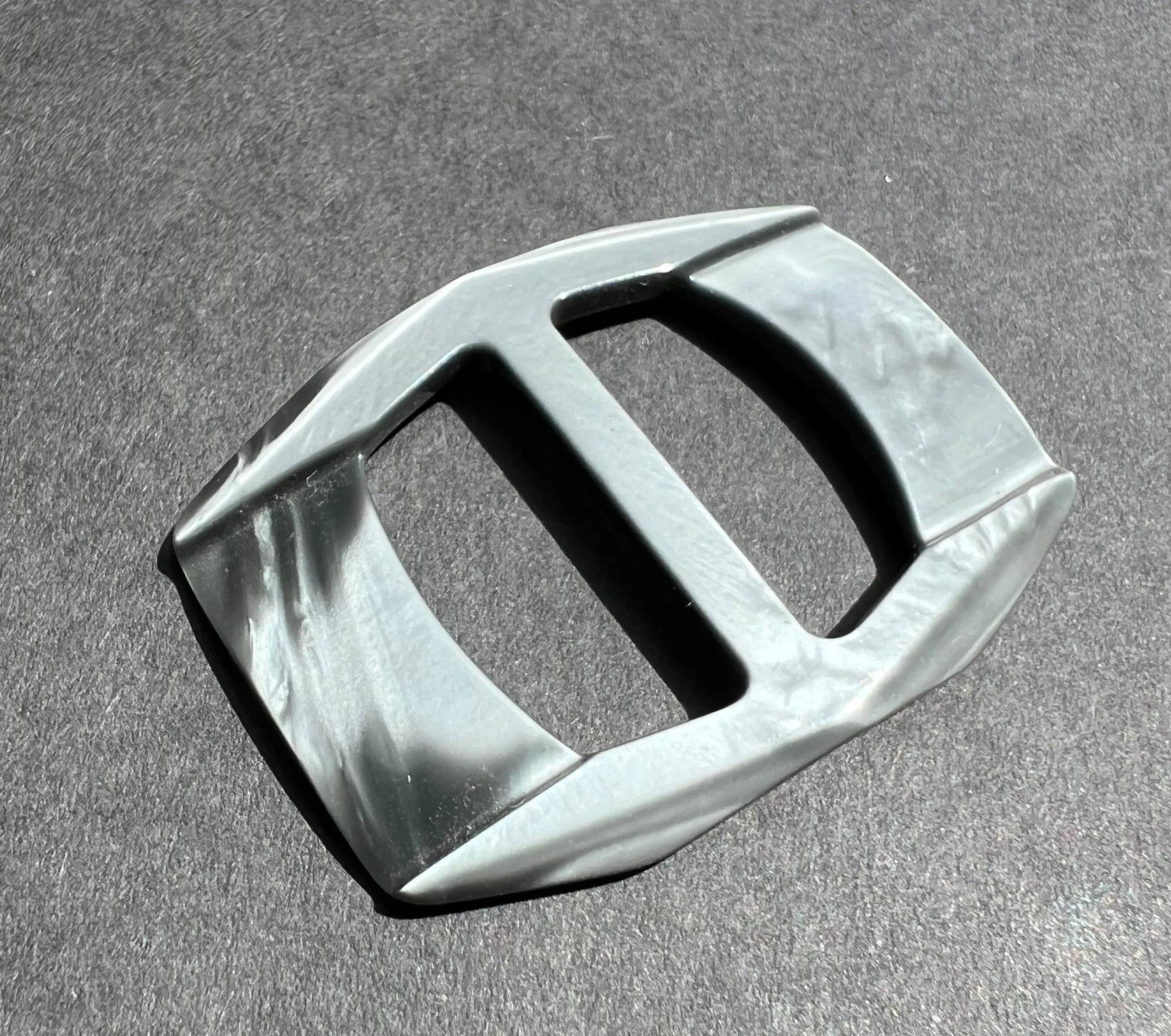 Sophisticated, almost Space Age Silver Coloured 4.4cm Belt Buckle - Unused Old Shop Stock